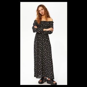 H&M Off the shoulder creped dress